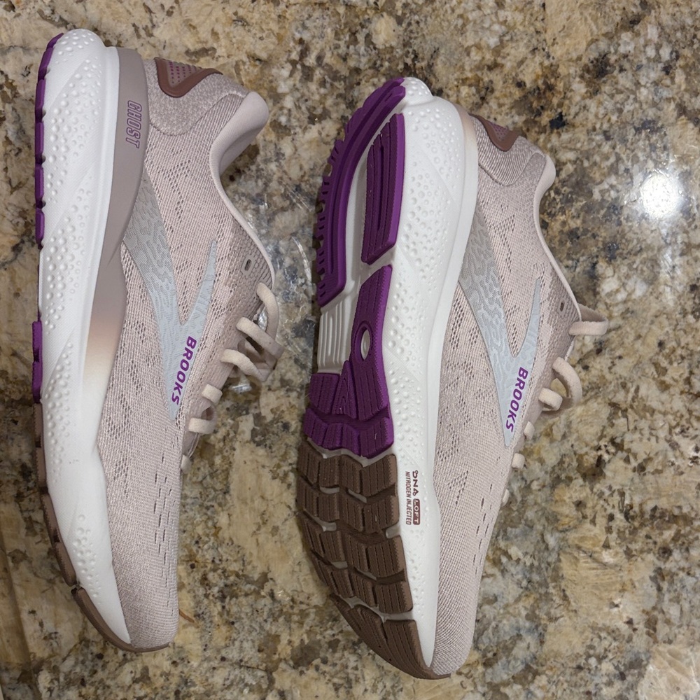 NWT Women's Brooks Ghost Cream and Purple Athletic Shoes 7.5 - Picture 3 of 4